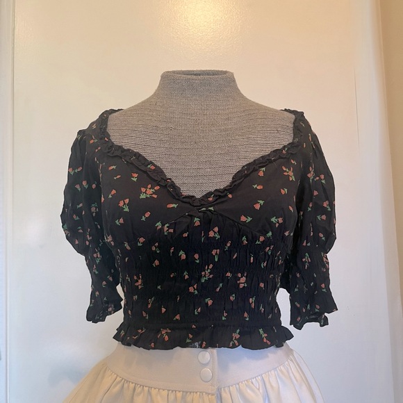 Cute country style cropped top with half sleeves - Picture 1 of 9